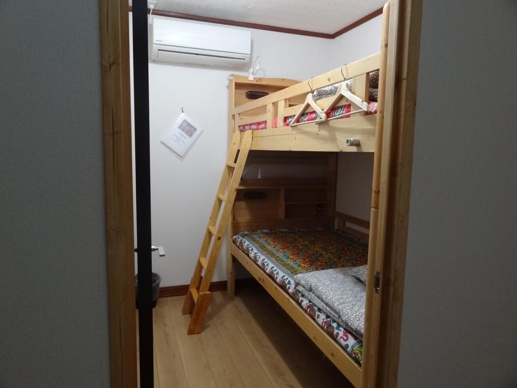 Santana Guest House Osaka Bagian luar foto